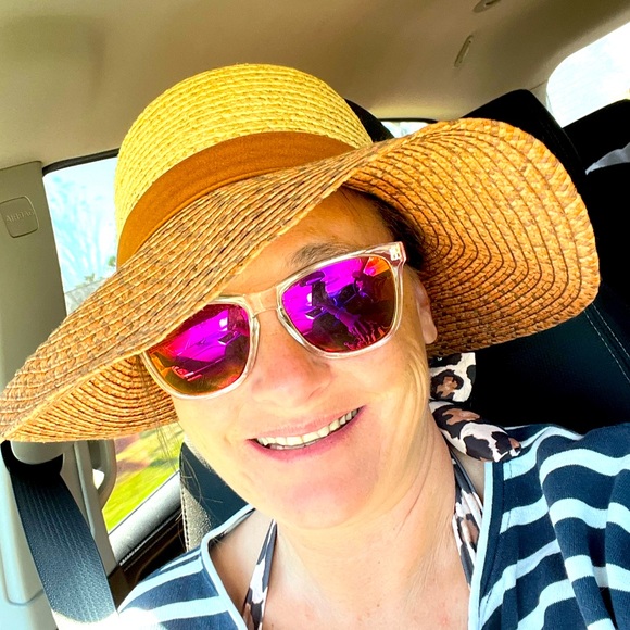 Meet your Posher, Jessica - Picture 1 of 1